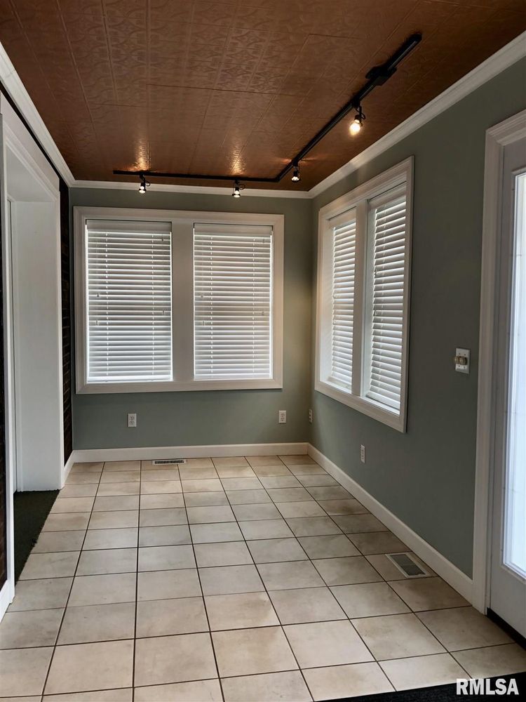 435 W Jackson St, Macomb, IL 61455